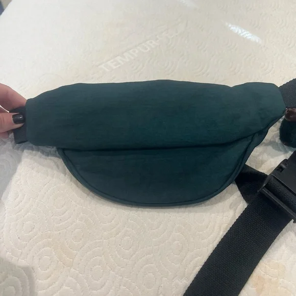 Vintage Kipling Waist Bag Green Crinkle Fanny Pack Belt Bag with furry Monkey - Picture 3 of 14